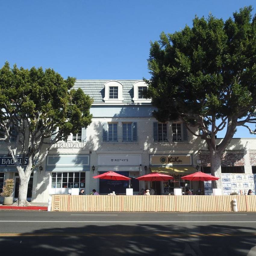 Storefronts and cafe umbrellas on Larchmont Boulevard