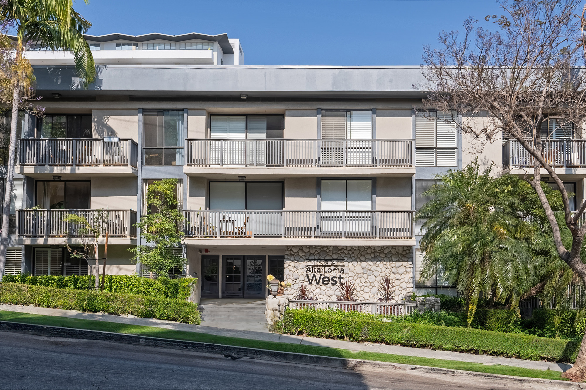 1134 Alta Loma
