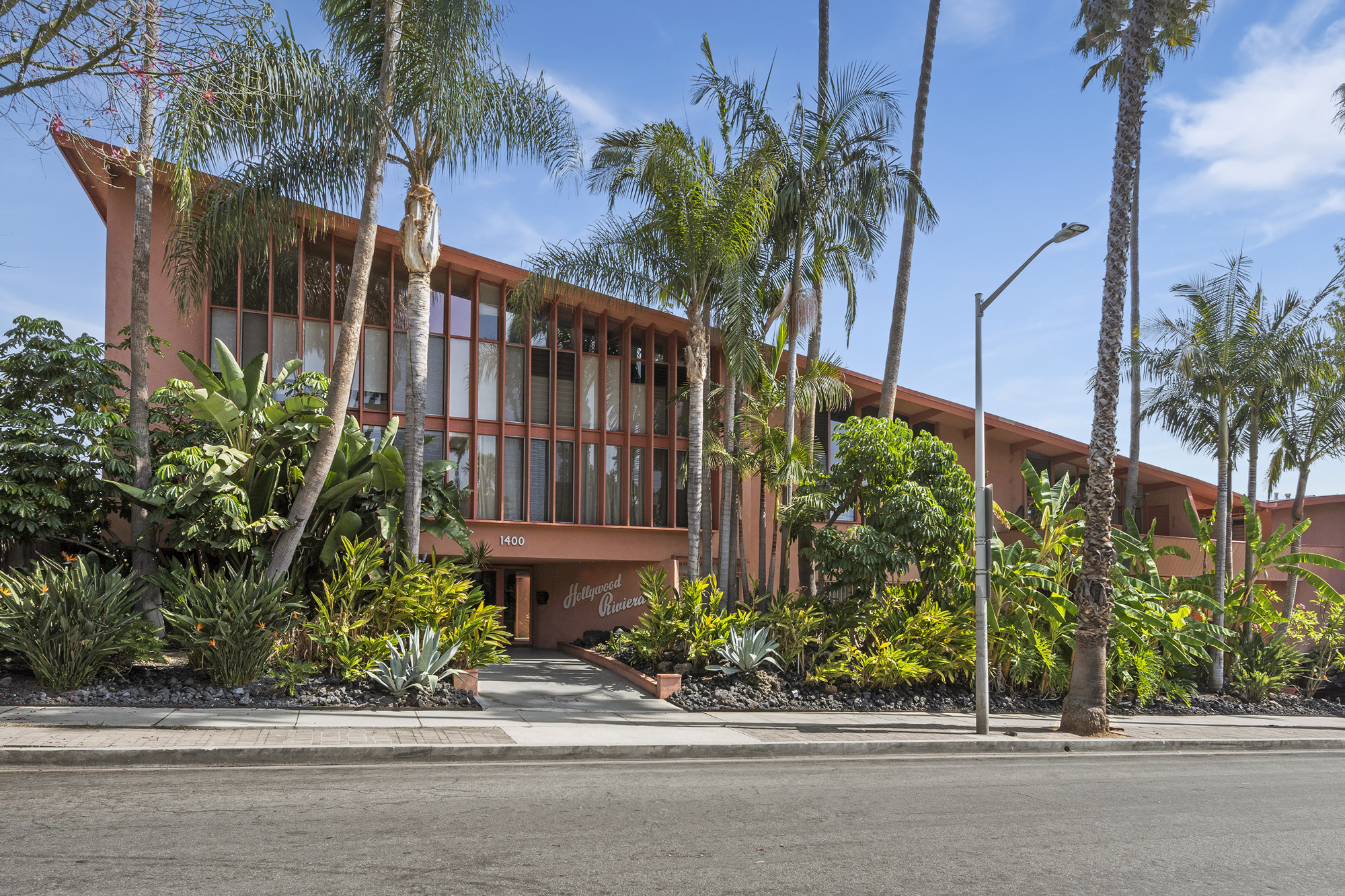 Exterior of the Hollywood Riviera by architect Edward Fickett