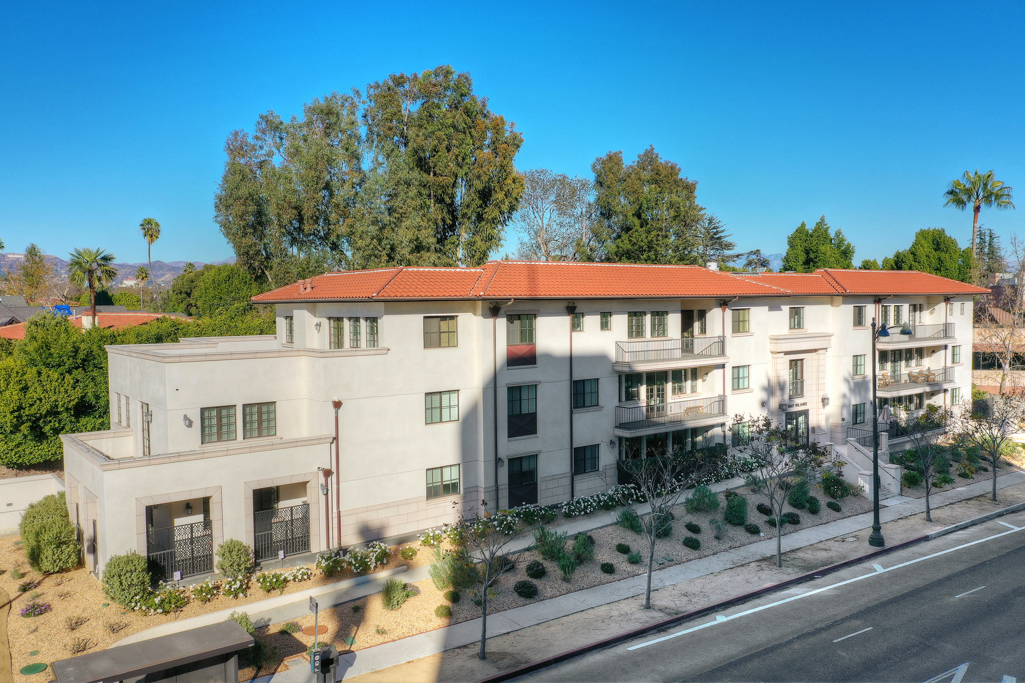 4661 Wilshire