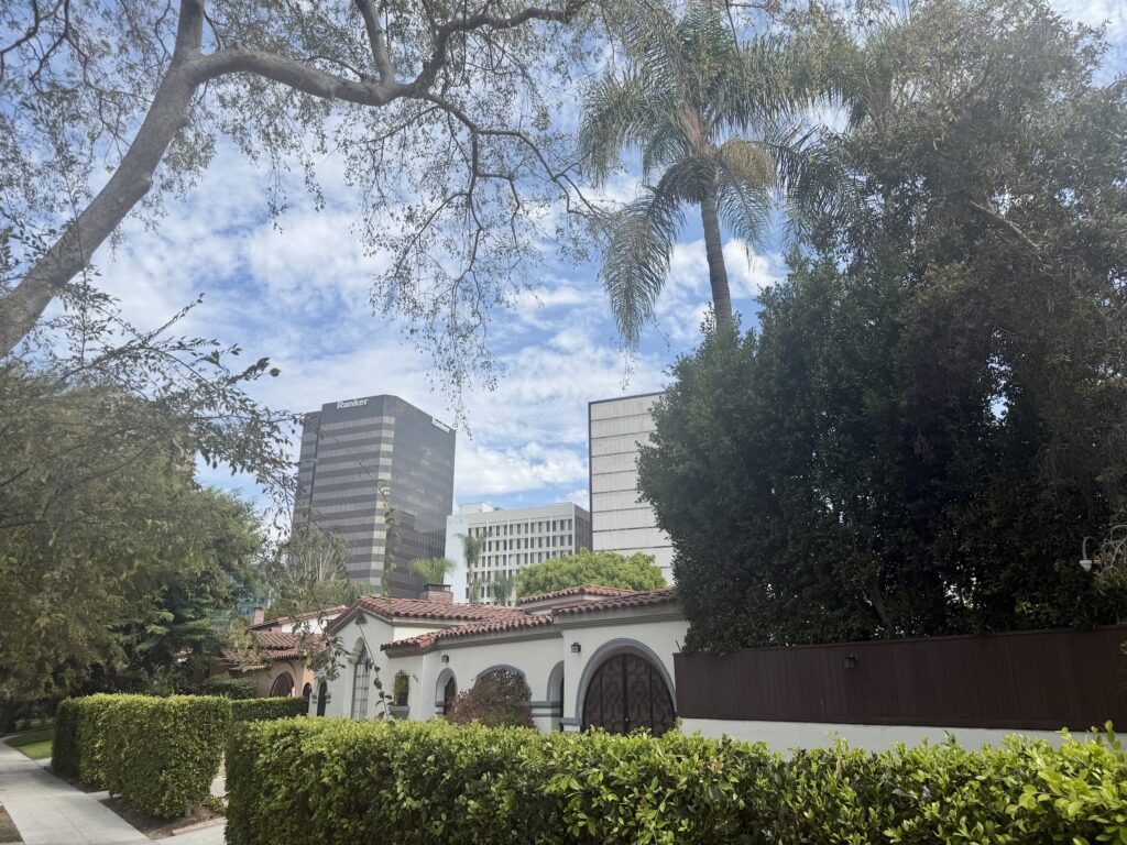 Carthay Circle, Los Angeles real estate
