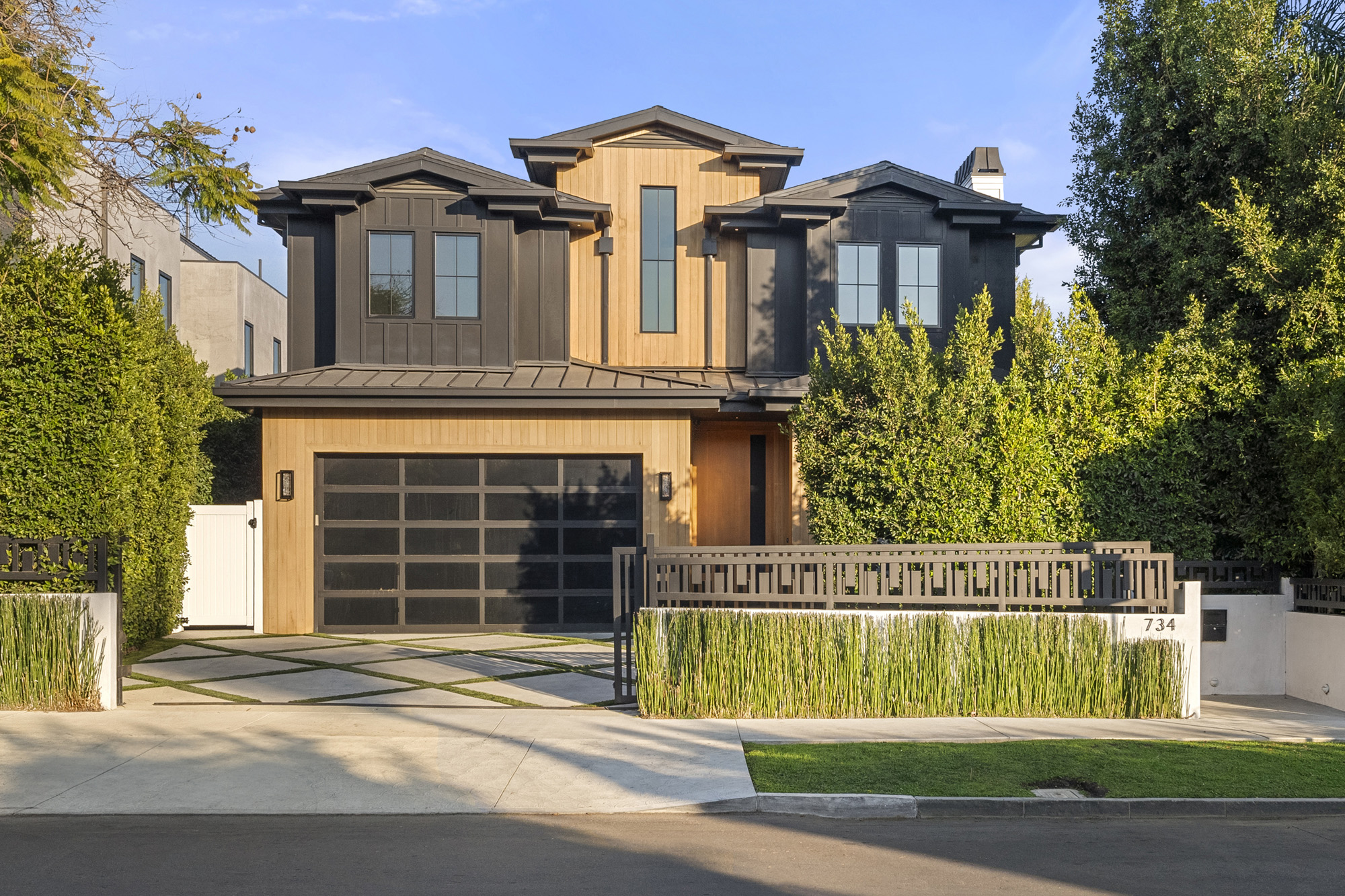 734 N Harper
