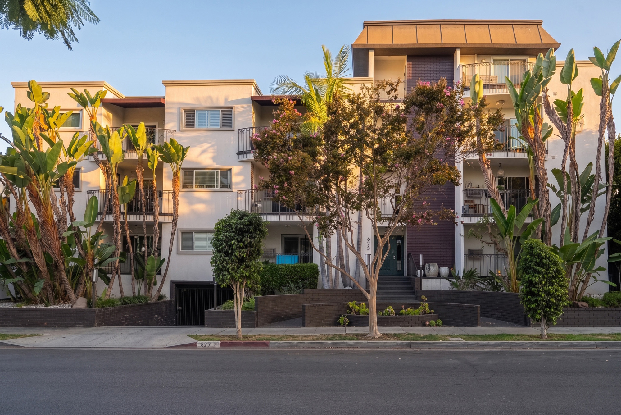 625 N Flores condos in West Hollywood, CA