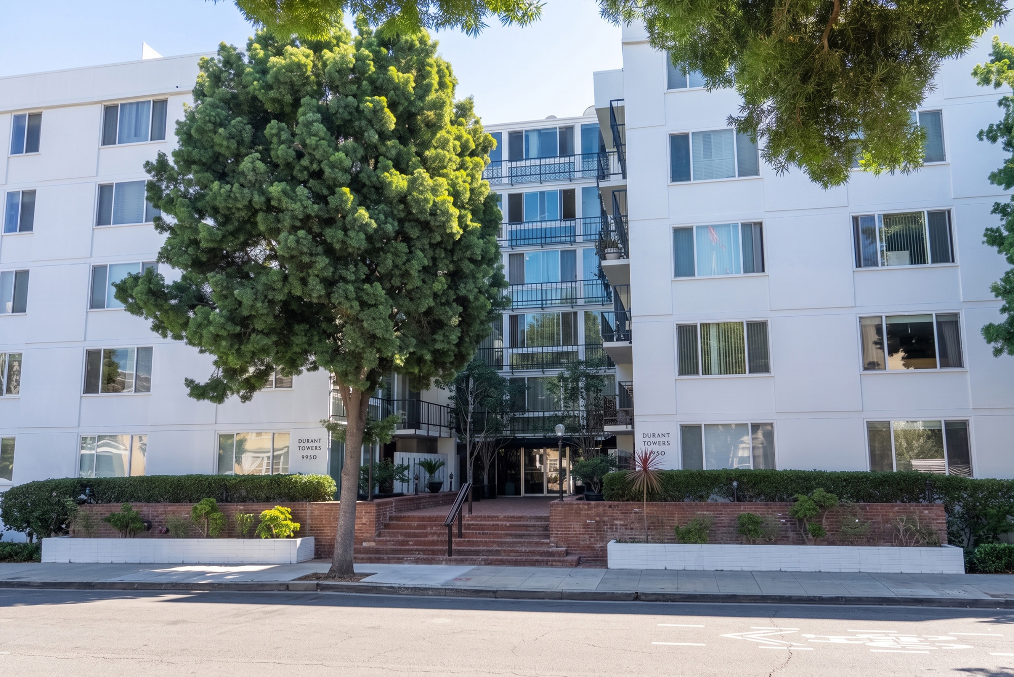 Durant Towers condos in Beverly Hills, CA