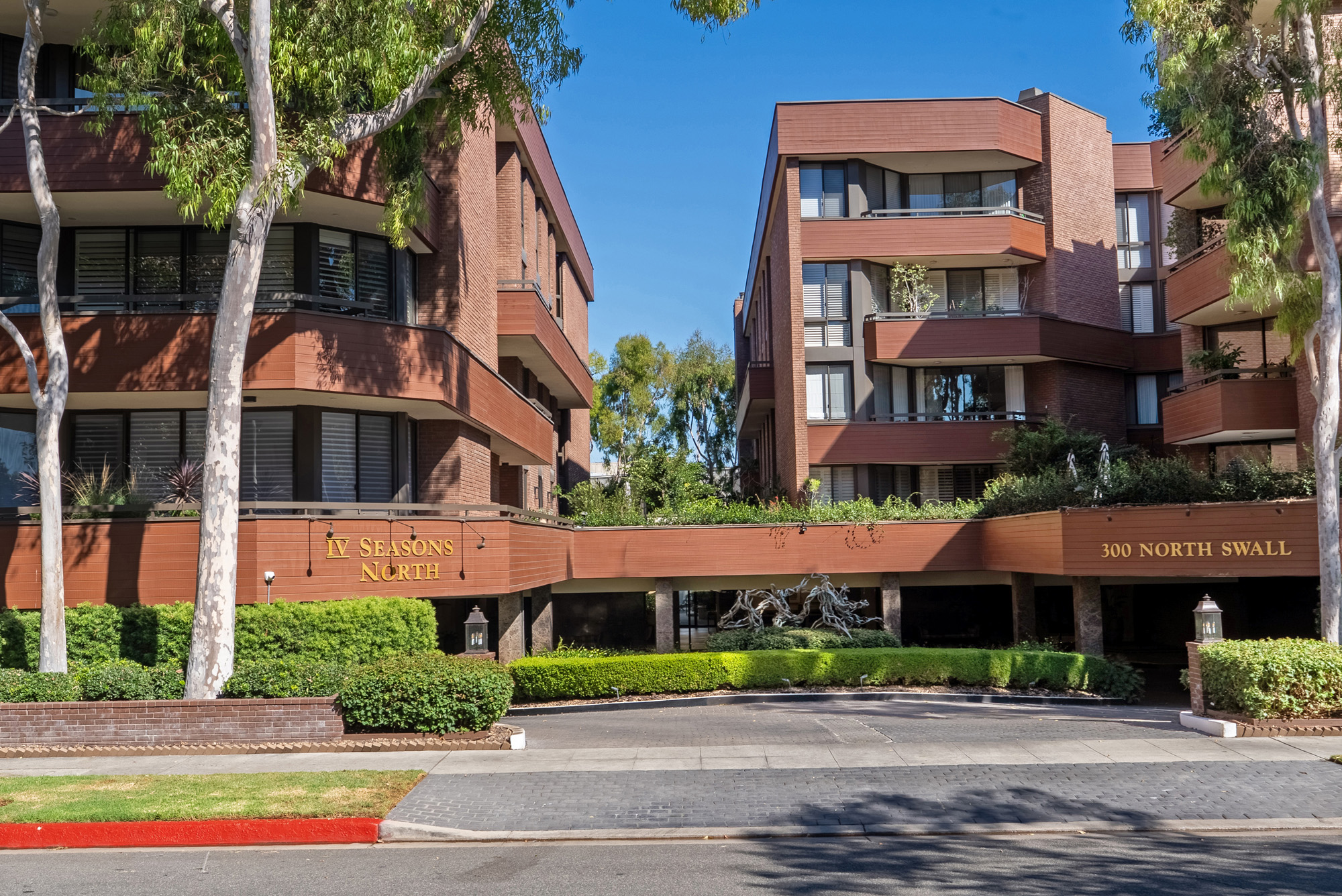 Four Seasons North in Beverly Hills, CA