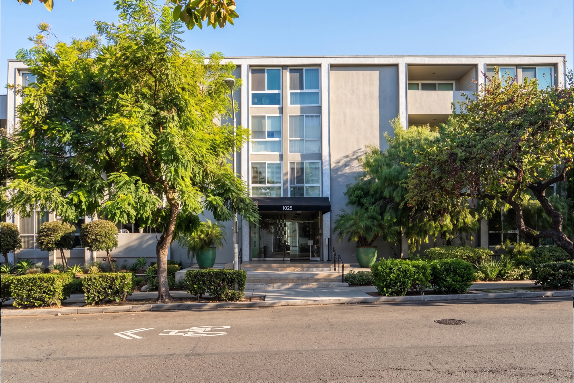 Kingswood North condos in West Hollywood, California