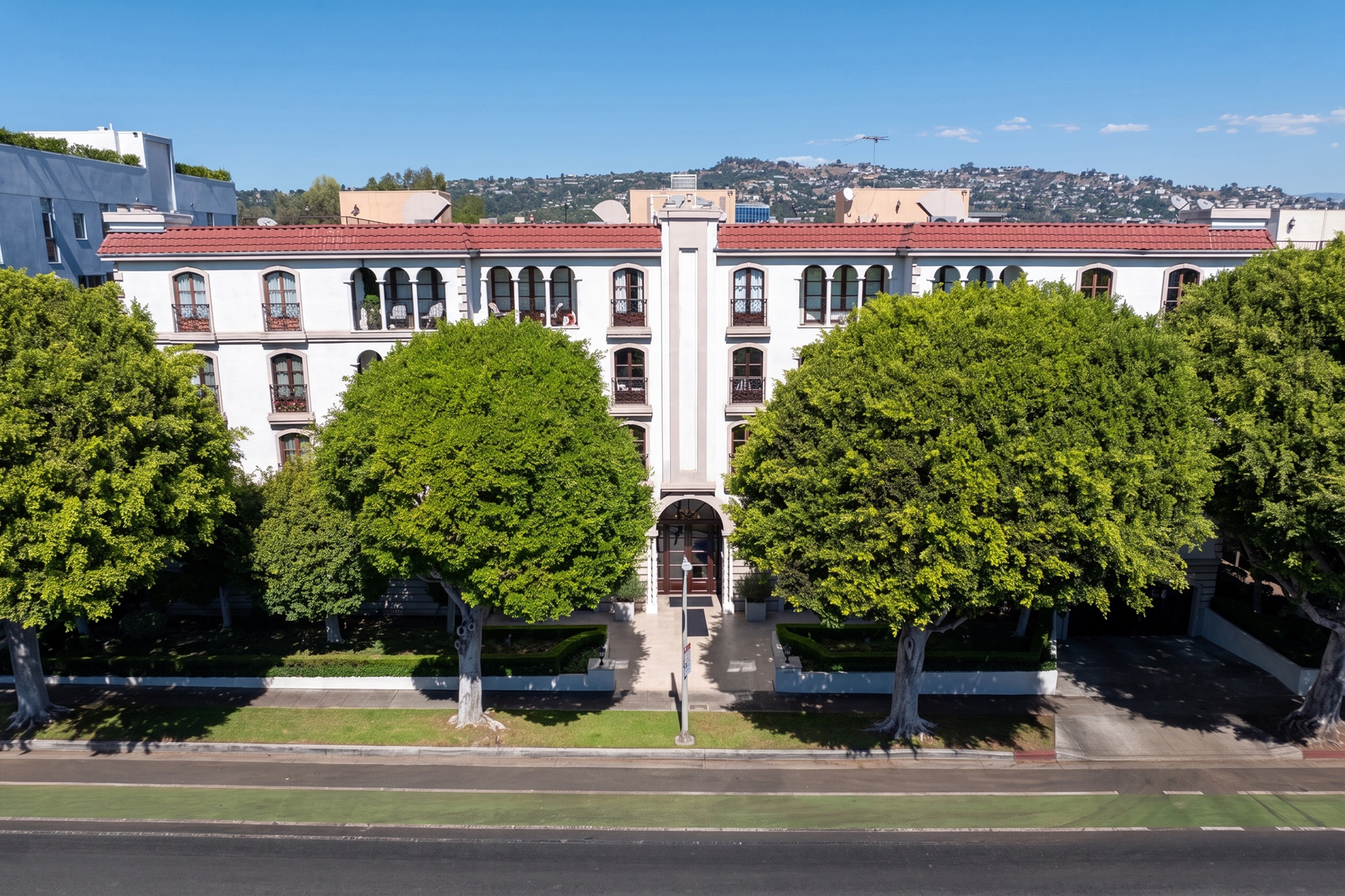 Le Faubourg St Germain condos in Beverly Hills, CA