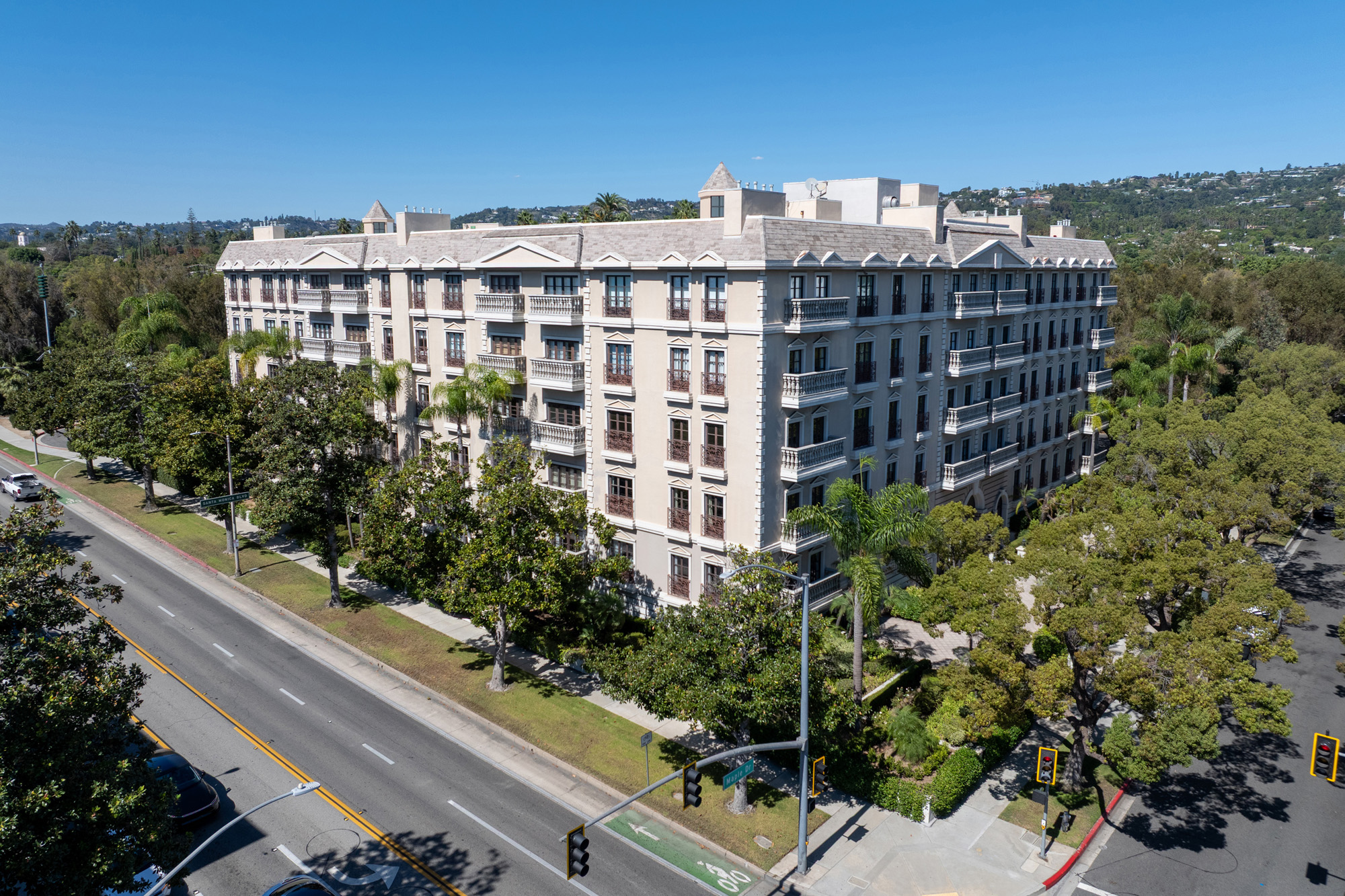 Le Faubourg St Louis condos in Beverly Hills, CA