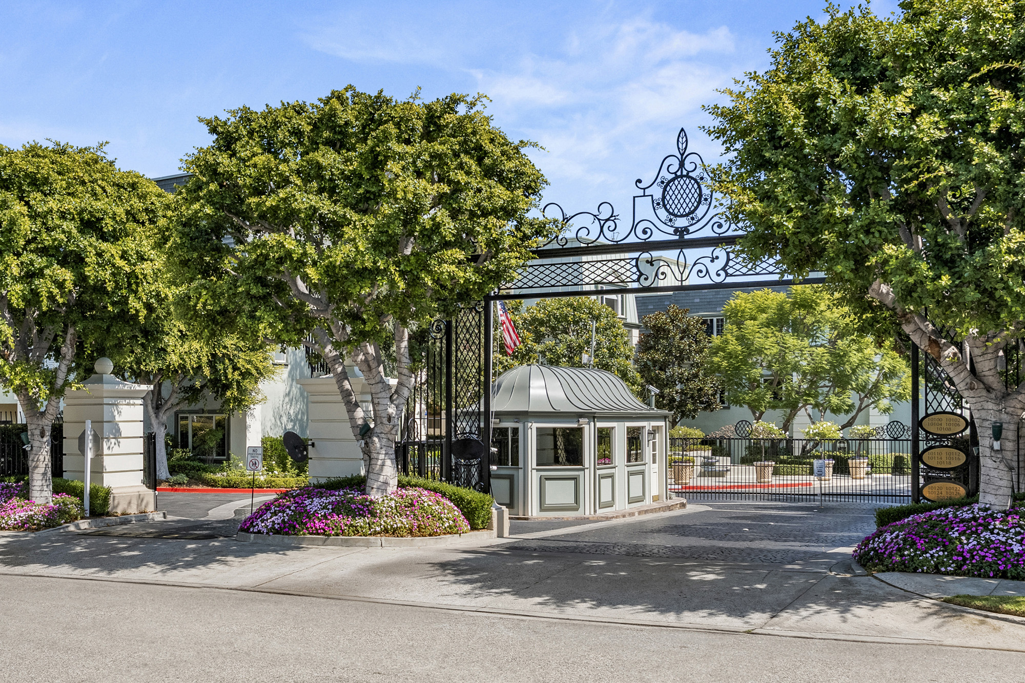 Le Park Condominiums