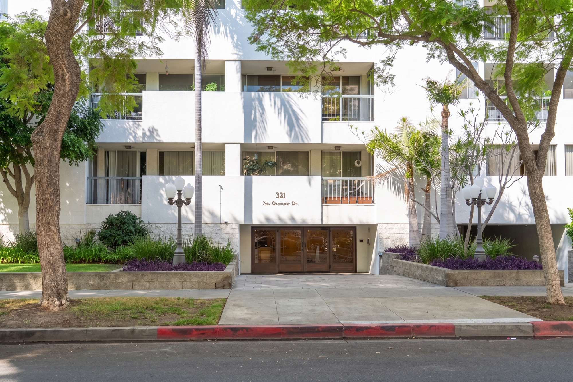 Oakhurst Condominiums in Beverly Hills, CA