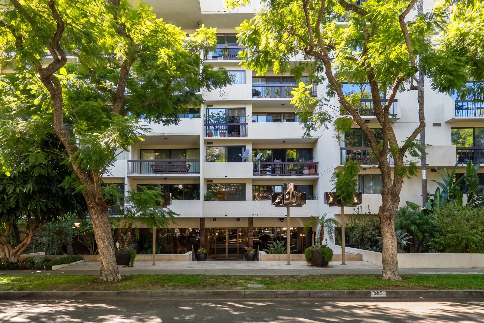 Oakhurst Terrace Condos in Beverly Hills, CA