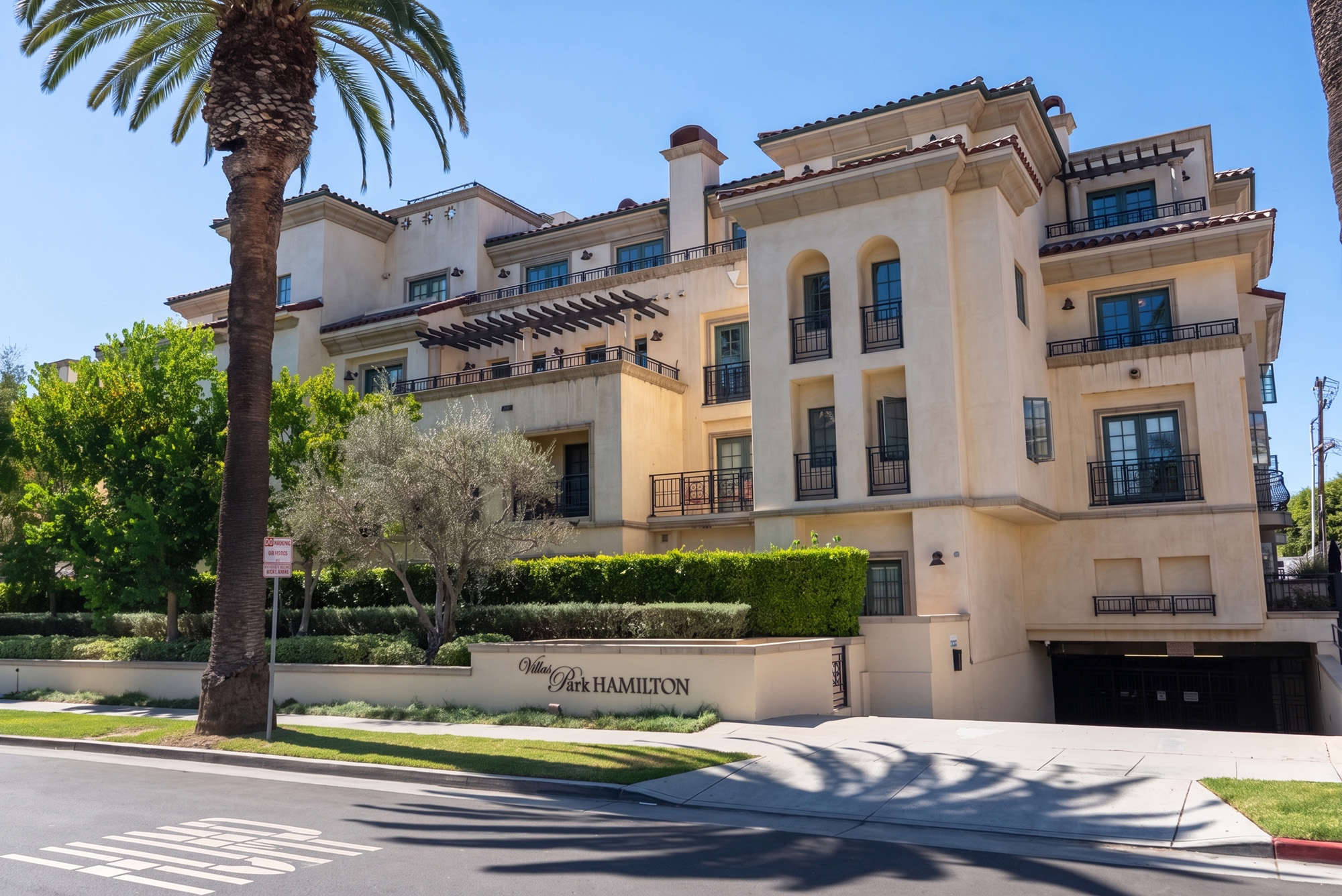 Villa Hamilton Park condos in Beverly Hills, CA