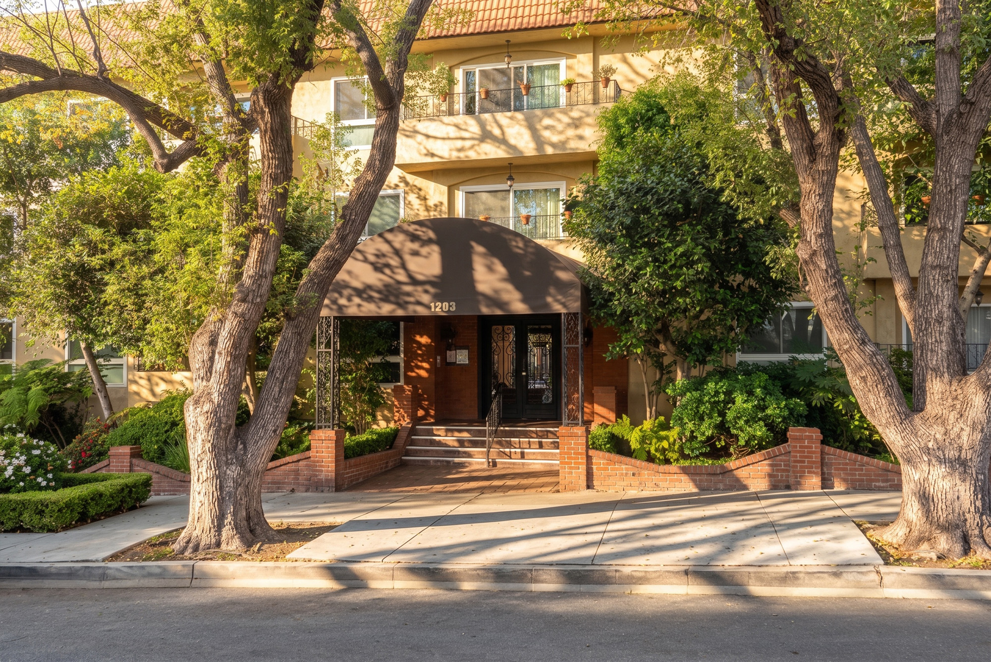 Villa Las Brisa condos in West Hollywood, California