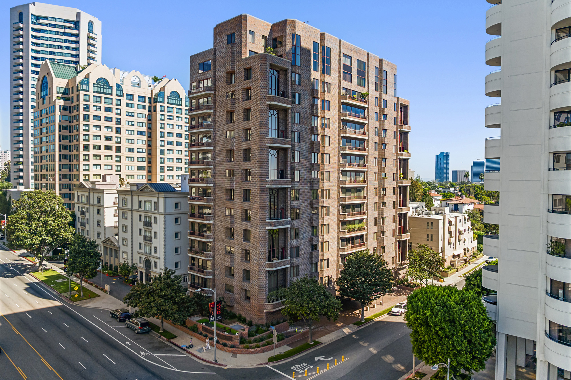 The Wilshire Thayer Condominiums